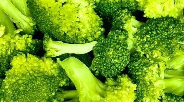 Broccoli is full of vitamins and belongs to foods that boost the  immune system. Sulforaphane makes broccoli as food to increase immunity 