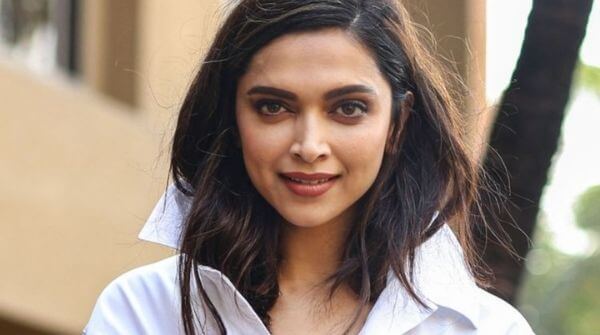 Deepika padukone holds a well settled family background with parents & members engaged professionally.