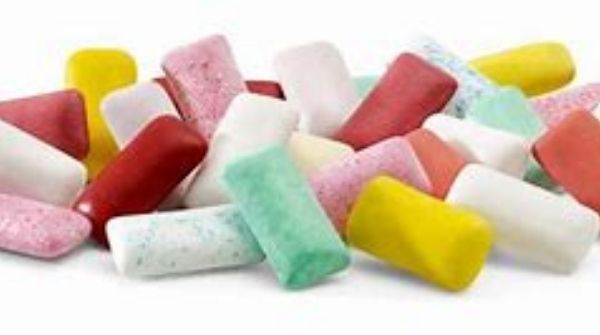 Chewing gum reduces mouth odor and also keeps you busy when you are feeling hungry. 
