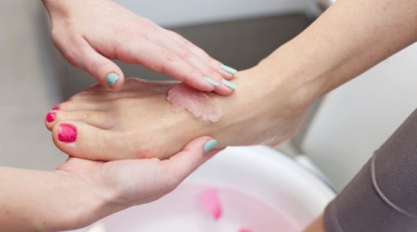 Foot scrubbing is the solution you can opt for if you are suffering from toenail fungus. 