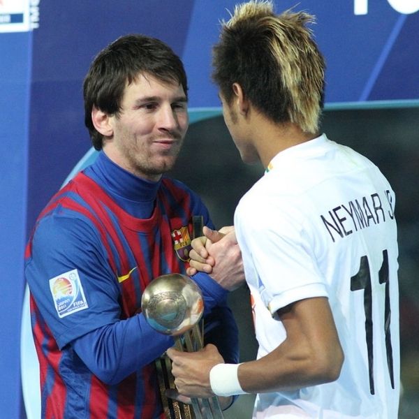 Lionel Messi receiving his Golden Ball for FIFA Club World Cup 2011 from Neymar Jr. 