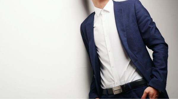 Men is wearing a proper formal dress code for male. A Suit, a shirt and a belt for an effortless formal look.