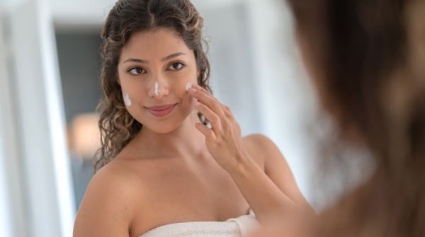 If you have an Oily Skin Care routine then you must include sunscreen. How to remove oil from face will no longer bother you. 