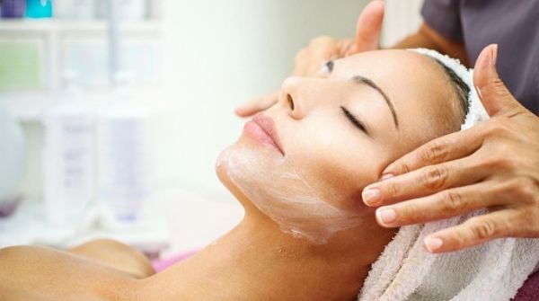 If you want to get rid of dead cells properly. Then without a doubt go for a professional exfoliation process.