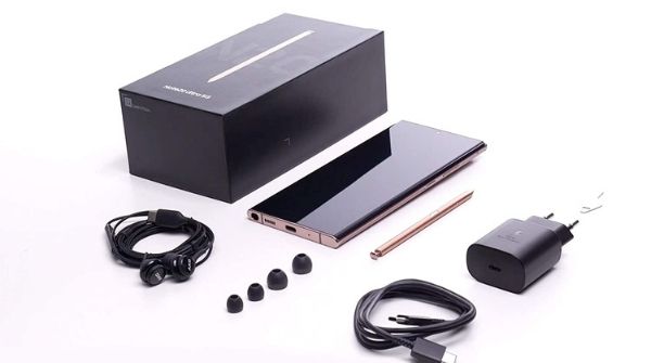 Samsung Note 20 Ultra comes with all the basic accessories. 